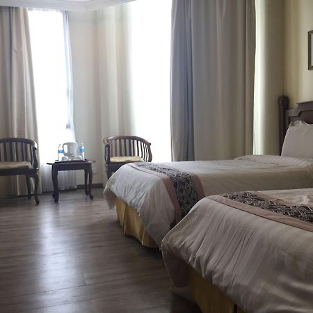 Regal Court Hotel Κουτσίνγκ Εξωτερικό φωτογραφία