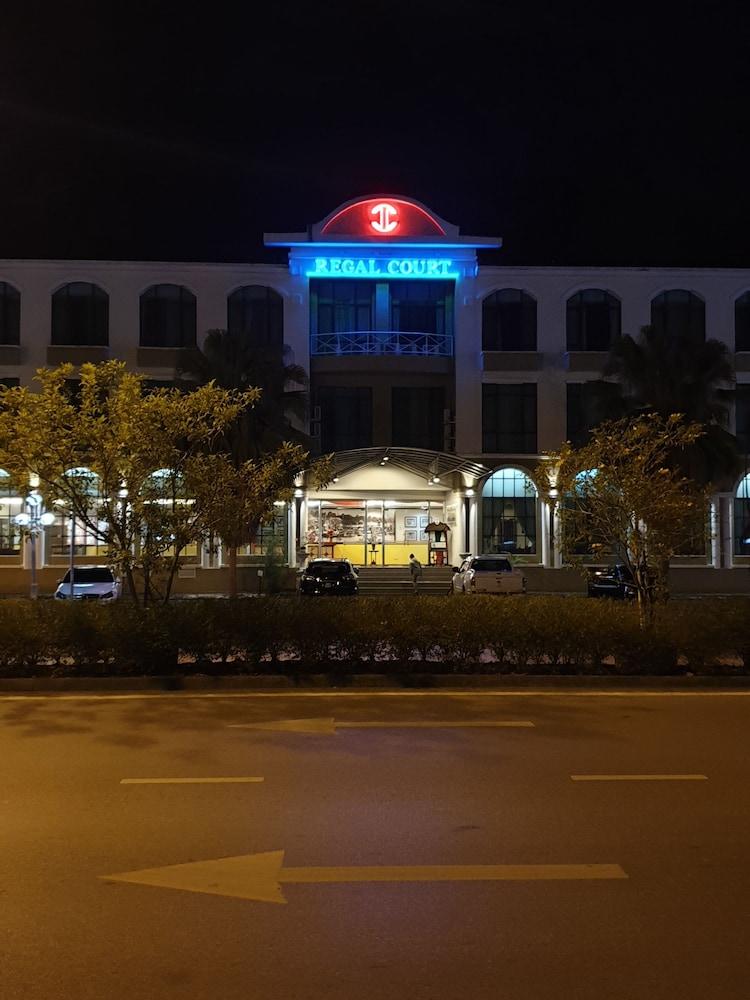 Regal Court Hotel Κουτσίνγκ Εξωτερικό φωτογραφία