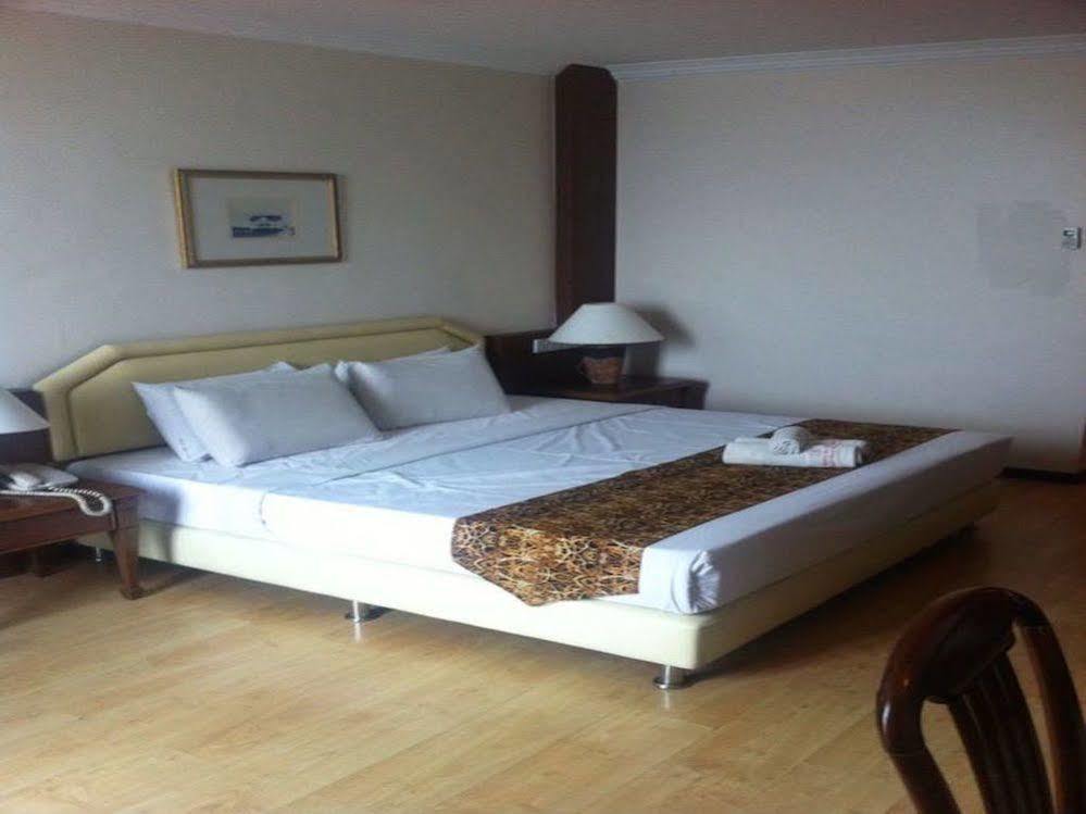Regal Court Hotel Κουτσίνγκ Εξωτερικό φωτογραφία